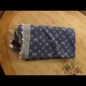 Beautiful Louis Vuitton wrap scarf